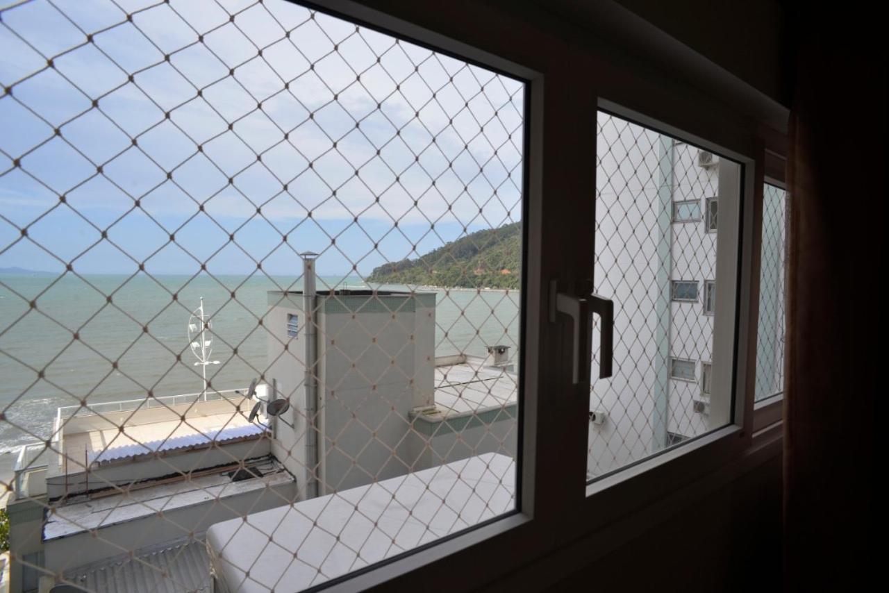 Frente Mar Pe Na Areia, Na Av Atlantica Lägenhet Balneário Camboriú Exteriör bild