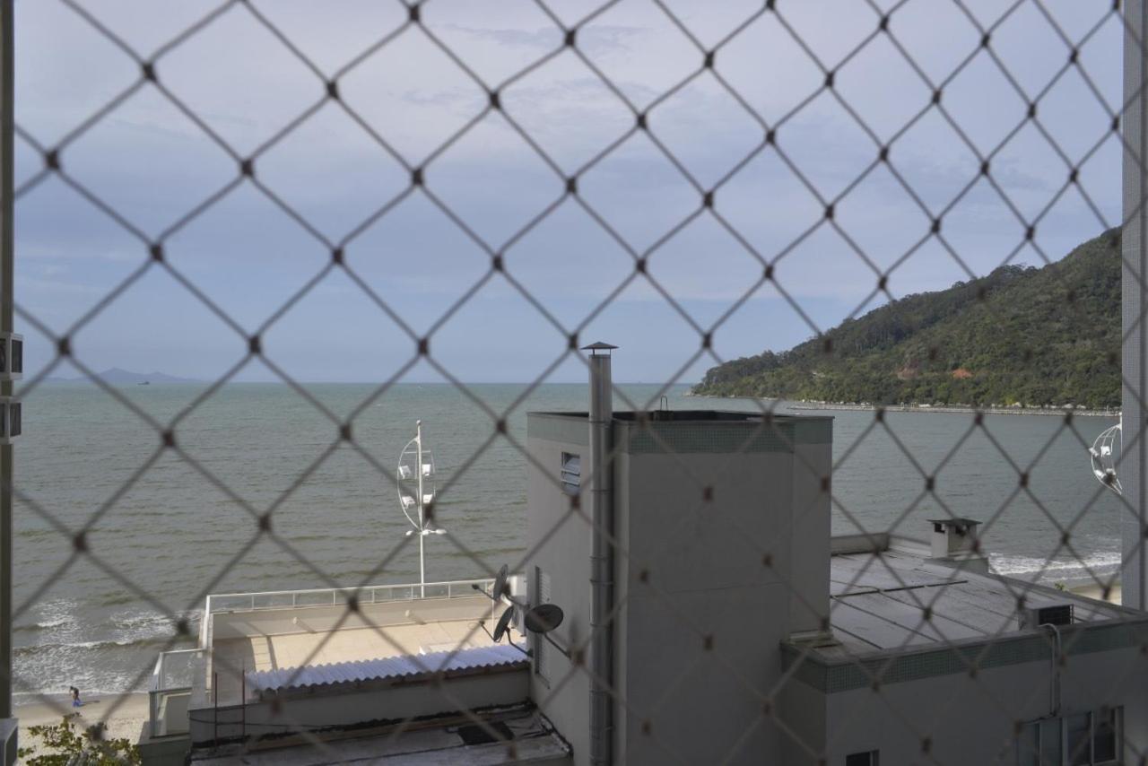 Frente Mar Pe Na Areia, Na Av Atlantica Lägenhet Balneário Camboriú Exteriör bild