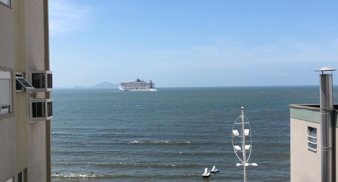 Frente Mar Pe Na Areia, Na Av Atlantica Lägenhet Balneário Camboriú Exteriör bild